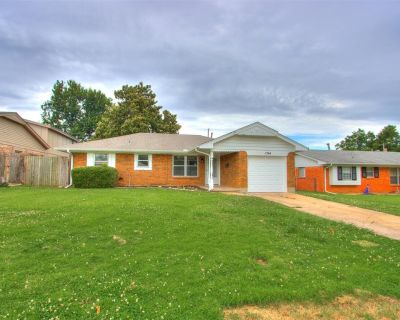 3 Bedroom 1BA 952 ft Single Family House For Sale in Midwest City, OK
