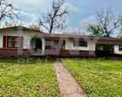 3 Bedroom 1BA 2500 ft² House For Rent in Lafayette, LA 317 Dewey St