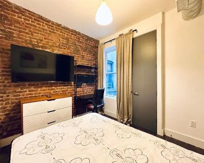 Total rooms: 5. Deposit: $1,170.00 * Utilities included?: Some. References are not required. Non-smoking. Furnishings: Furnished * Parking: No * Garage: No * Yard/patio: No * Balcony/roof terrace: Yes * Disabled access: No * Living room: shared * Broadband included: Yes. Availability Available Jan 01 2026 Minimum term 1 month Maximum term None. Madison St #775 Duplex w/ backyard + rooftop - Fur...