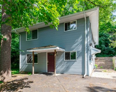 1550 Jones. IMMEDIATE MOVE IN AVAILABLE 1550 Jones Drive Private Bedroom Rentals Looking for comfort and convenience near North Campus? 1550 Jones Drive offers private bedrooms with attached private bathrooms in a welcoming shared-living environment. Each room comes fully furnished and all utilities are included in the rent, so you can move right in without hassle. The property is in a prime lo...