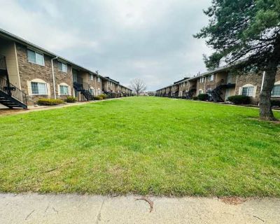 1 Bedroom 1BA 700 ft Pet-Friendly Apartment For Rent in Lawrence, IN