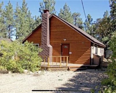 855 San Bernardino Ave. Welcome to Sugarloaf! Great opportunity to rent this charming 2-bedroom, 2-bathroom updated home. Conveniently located just 10 minutes from the village and close to Big Bear High School, this home boasts an inviting open floor plan with vaulted ceilings and a spacious kitchen and living area. Enjoy premium features including engineered hardwood flooring, granite countert...