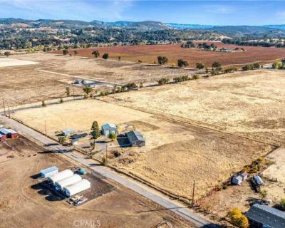 3 Bedroom 2BA 1620 ft Pet-Friendly Apartment For Rent in Hidden Valley Lake, CA