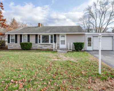 2 Bedroom 1BA 1253 ft Single Family House For Sale in Derry, NH