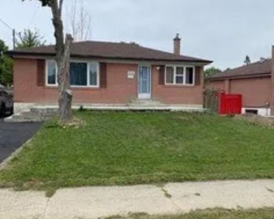 7115 Justine Drive. Rental Period: Unlimited. Available from: ASAP. Freshly painted,Bright and spacious 3 bedroom bungalow in great location of Malton Mississauga, Ensuite laundry,5 cars parking and huge backyard for hed in the backyard can be used as storage,House is vacant, available immediately -Tenant pays 70 percent of utilities. Students and new comers are welcomed. (id:18653). Property t...