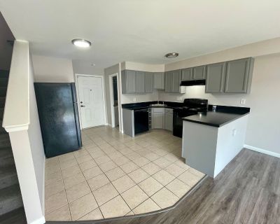 2 Bedroom 1.5BA 901 ft Pet-Friendly Apartment For Rent in Waterbury, CT