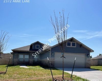 3 Bedroom 2BA 1496 ft Pet-Friendly Apartment For Rent in Blanchard, OK