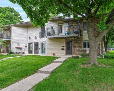 2 Bedroom 2BA 1093 ft Condominium For Sale in GERMANTOWN, WI