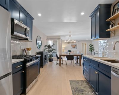 2 Bedroom 2BA 1300 ft Condo For Sale in North Hollywood, CA