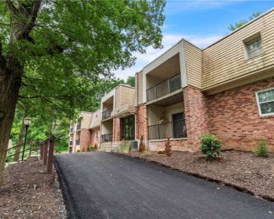 2 Bedroom 1BA 1001 ft Condo For Sale in McCandless, PA