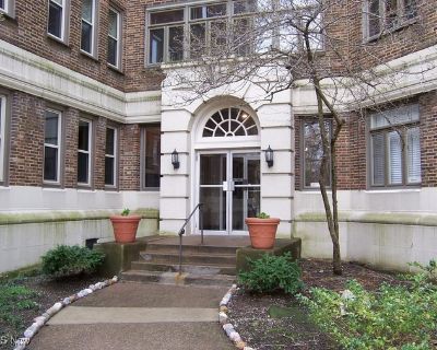 2 Bedroom 1BA Apartment For Rent in Cleveland Heights, OH
