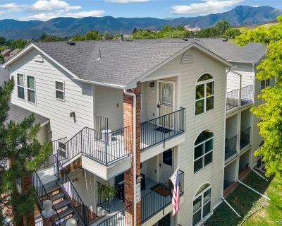 2 Bedroom 2BA 837 ft Condo For Sale in Lakewood, CO