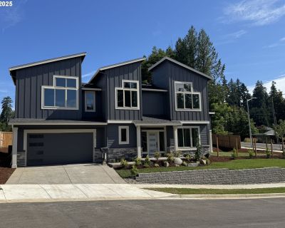 5 Bedroom 2BA 2644 ft Single Family House For Sale in Clackamas, OR