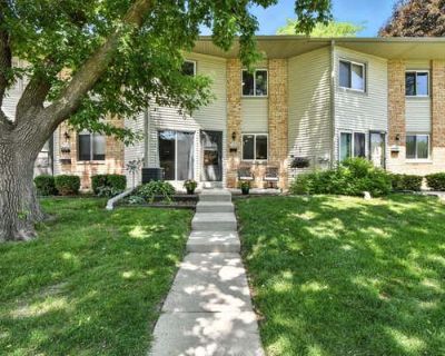 2 Bedroom 1BA 1035 ft Condominium For Sale in GERMANTOWN, WI