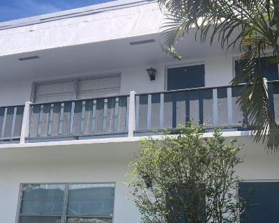 1 Bedroom 1BA 696 ft Furnished Condo For Rent in Stuart, FL