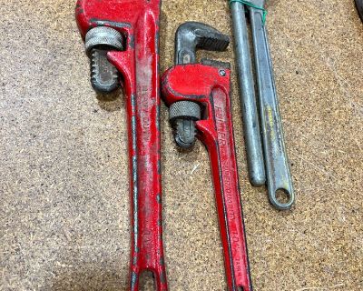 LOT 86 - 2 Pipe Wrenches & a Tube Bender