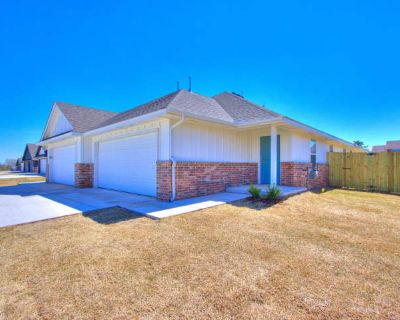 3 Bedroom 2BA 1200 ft Pet-Friendly Apartment For Rent in El Reno, OK