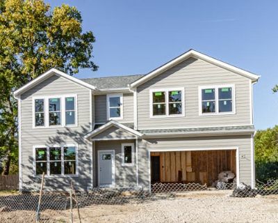 3 Bedroom 4BA 2830 ft Single Family Home For Sale in LAKE BLUFF, IL