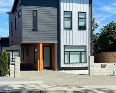 Executive Fully Furnished Home in Duncan