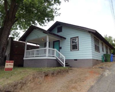 3 Bedroom 1BA 0 ft Pet-Friendly Apartment For Rent in Asheville, NC