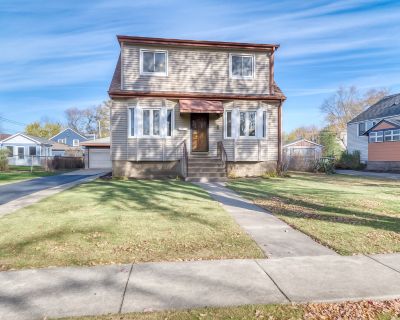 2 Bedroom 1BA 1400 ft Single Family House For Sale in Merrionette Park, IL