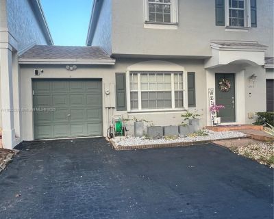 3 Bedroom 2BA 1496 ft Townhouse For Rent in Tamarac, FL