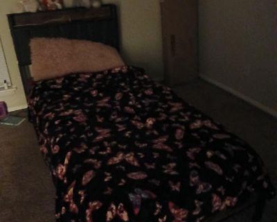 Room For Rent in 1BR 1BA Property, Wilmington, NC