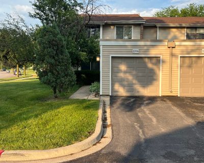 4 Bedroom 2BA 1452 ft Townhouse For Sale in Aurora, IL