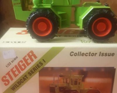 1/32 scale Steiger Wildcat series 1 nib very nice tractor