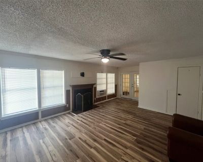 Bayway Dr Unit B, Baytown, Flat For Rent