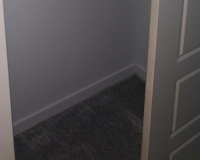 Private room with own bathroom in Apartment with , Chesapeake , VA 23324