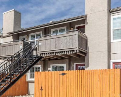 3 Bedroom 2BA 1426 ft Condominium For Sale in CENTENNIAL, CO