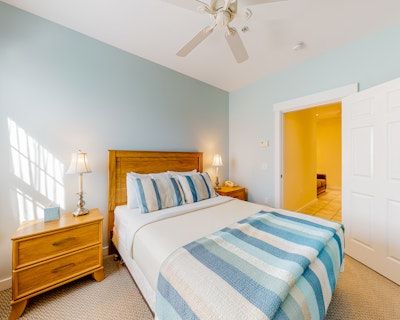 1 Bedroom 1BA Getaway Vacation Rental in The Colonels Suites #5, Northeast Harbor, ME