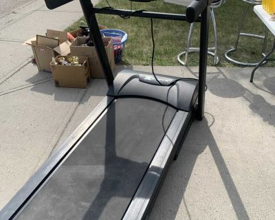 Xt900 X-Terra hydraulic lift treadmill. Heavy duty