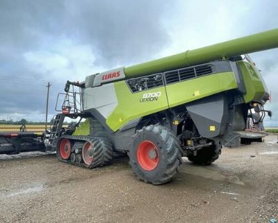 EXCELLENT CONDITION!!! 2021 CLAAS LEXION 8700TT, 700 SEP HRS., 1000 Eng. HRS.
