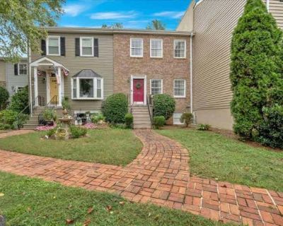 4 Bedroom 4BA 2664 ft Townhouse For Sale in MARIETTA, GA