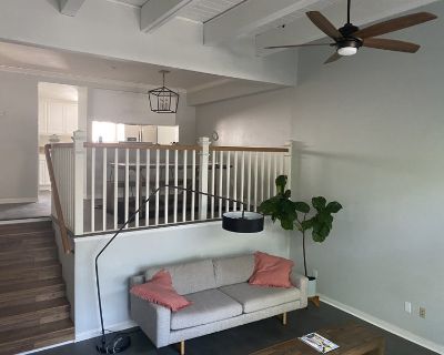 Large room in Westside Beach Town home near LAX