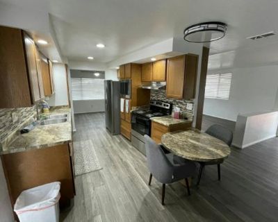 2401 W. Southern Ave. #476. This roomy home has been remodeled with quality materials and finishes. The kitchen boasts granite countertops, SS appliances. Features also include an electric fireplace, ceiling fans, LED lighting f .... 2 Bedroom. 2 Bathroom. 1536 ft