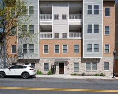 623 Walnut Ave Unit 1A. MODERN 2 BED/2.5 BATH UPDATED APT IN EASTON CITY! GLEAMING HW FLRS THROUGHOUT! Enter bright open-concept living/dining rms. Gorgeous dark wood cabinets, granite counters, stainless steel appls and ctr island w/pendant lighting and bar seats in kitchen! Powder rm w/laundry area is on the 1st floor. Head upstairs to master bedroom w/generous walk-in closet and full bath w/...