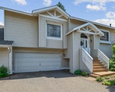 2 Bedroom 2BA 1774 ft Townhouse For Sale in WOODBURY, MN