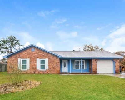 3 Bedroom 2BA 1184 ft Pet-Friendly Apartment For Rent in Sangaree, SC