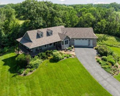 4 Bedroom 4BA 3943 ft Single Family Home For Sale in MINNEAPOLIS, MN