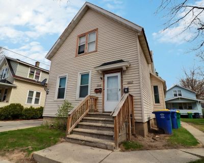 1 Bedroom 3204 ft Studio For Sale in Green Bay, WI