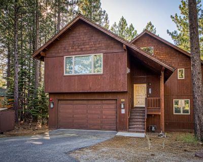 4 Bedroom 2.5BA House Vacation Rental in Elegant Pine, South Lake Tahoe, CA