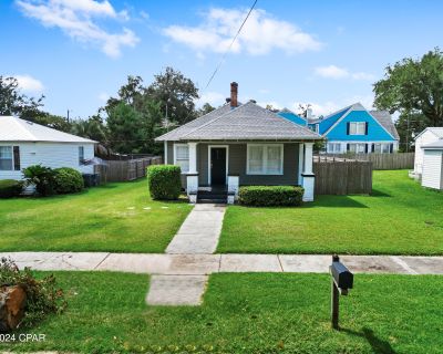 2 Bedroom 1BA 1066 ft Single Family Home For Sale in Marianna, FL