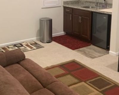 Private room with own bathroom in Studio with , Manteca , CA 95337