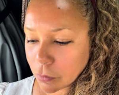 Non-smoker * Student * Has a dog * Interested in teaming-up. Budget: $1,000 per month. Ready to move: December 1. Looking for myself. I m Denise reliable, clean, and focused on building a stable new chapter in Northern Virginia. I m looking to move December 1, 2025, as I ll be starting CDL school shortly after. My schedule will be structured early mornings, long days, and quiet nights so I m de...