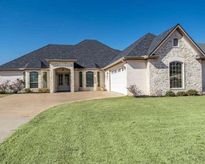 3 Bedroom 3BA 2762 ft Single Family Home For Sale in HIDEAWAY, TX