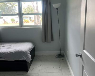 Available on: now. Furnished. Parking available * LGBTQ+ friendly Jad will require background checks for this room Learn more. The rent is 800$ plus the utilities (water, electricity and wifi ) it depends every month. Rent $800 per month Bills Not included Security deposit $300 Property type House Room furnishing Furnished Preferred gender Males Available on Now Stay length 3 - 7 months. Im loo...