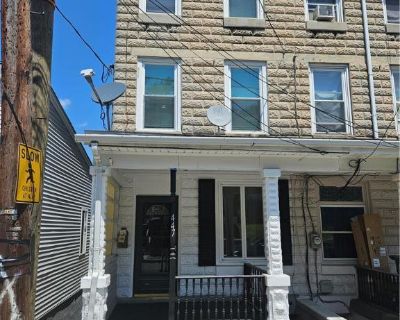 3 Bedroom 1BA 1311 ft Apartment For Rent in Tamaqua Boro, PA